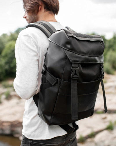 "TRAVELER" BLACK